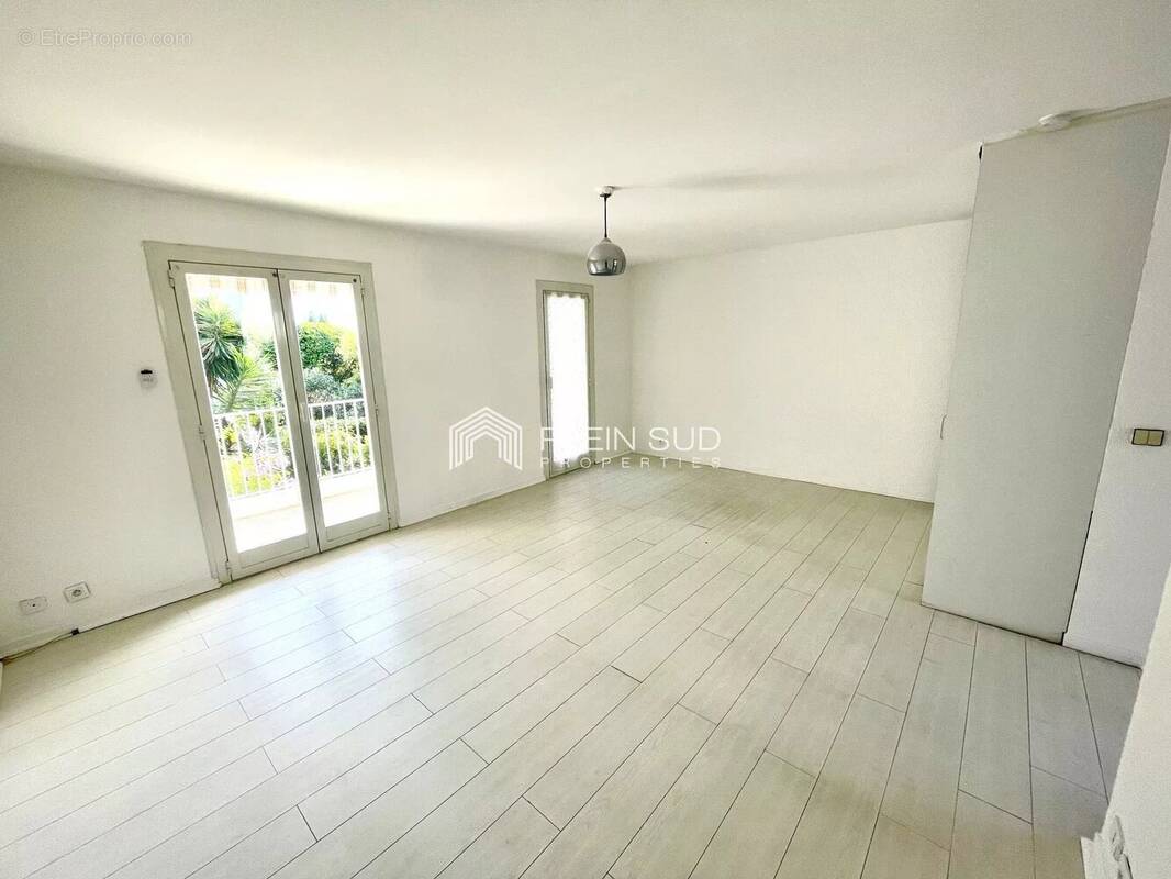 Appartement à VALBONNE