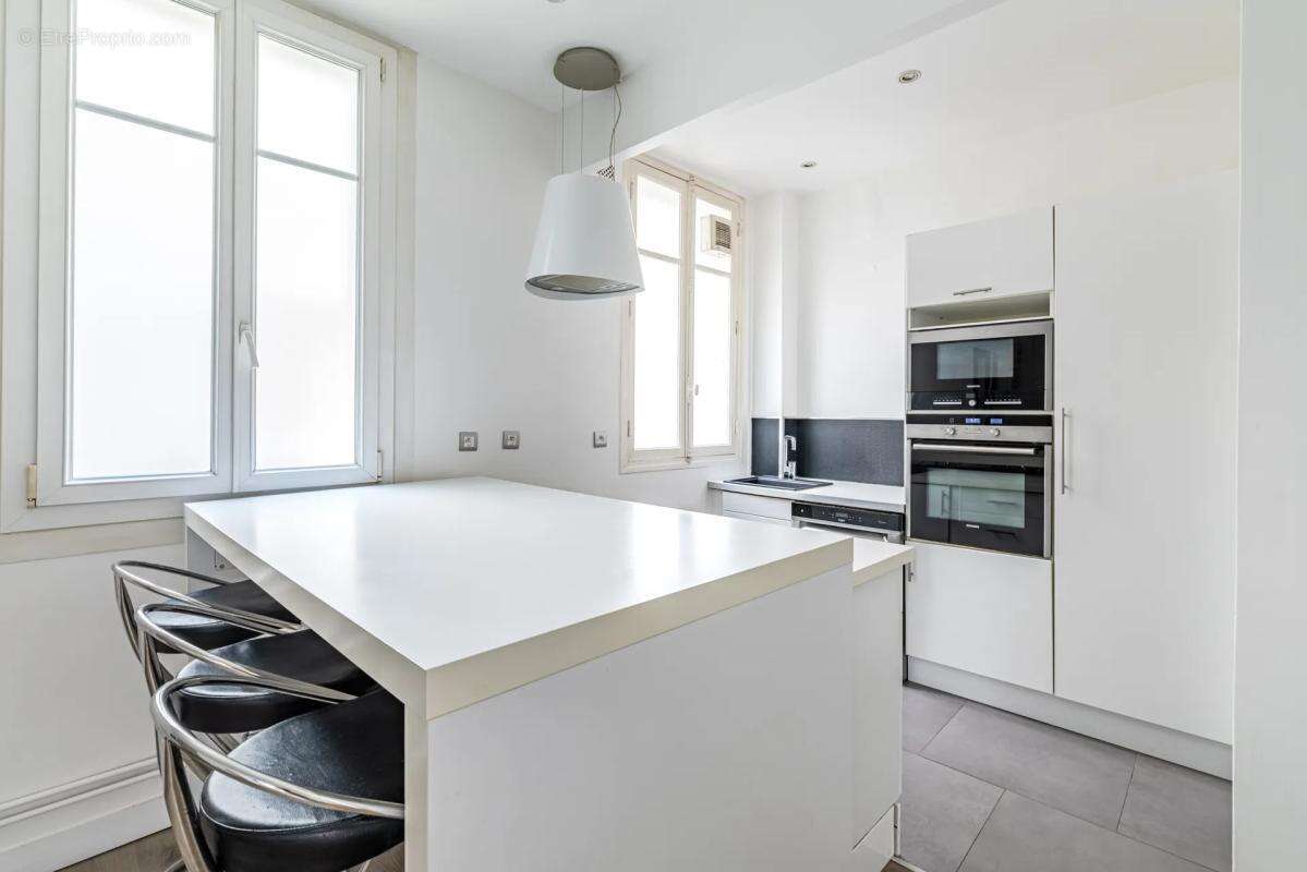 Appartement à NEUILLY-SUR-SEINE