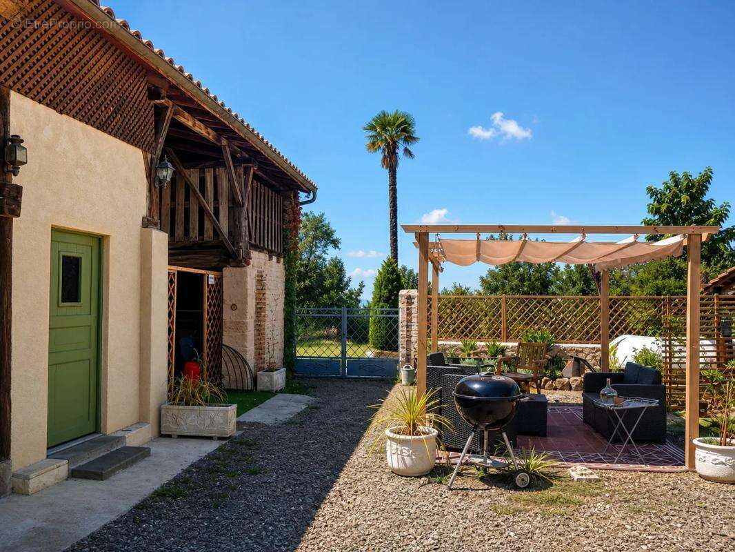 Maison de 7 pièces de 123 m² avec jardin à Beaumarchés - photo 2