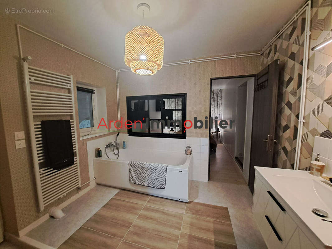 Maison à AMBLY-FLEURY