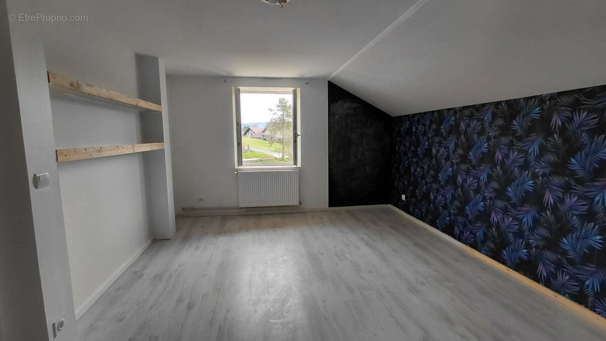 Maison à GUYANS-VENNES