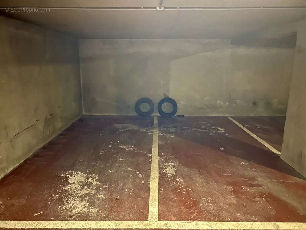 Parking à LE PERREUX-SUR-MARNE