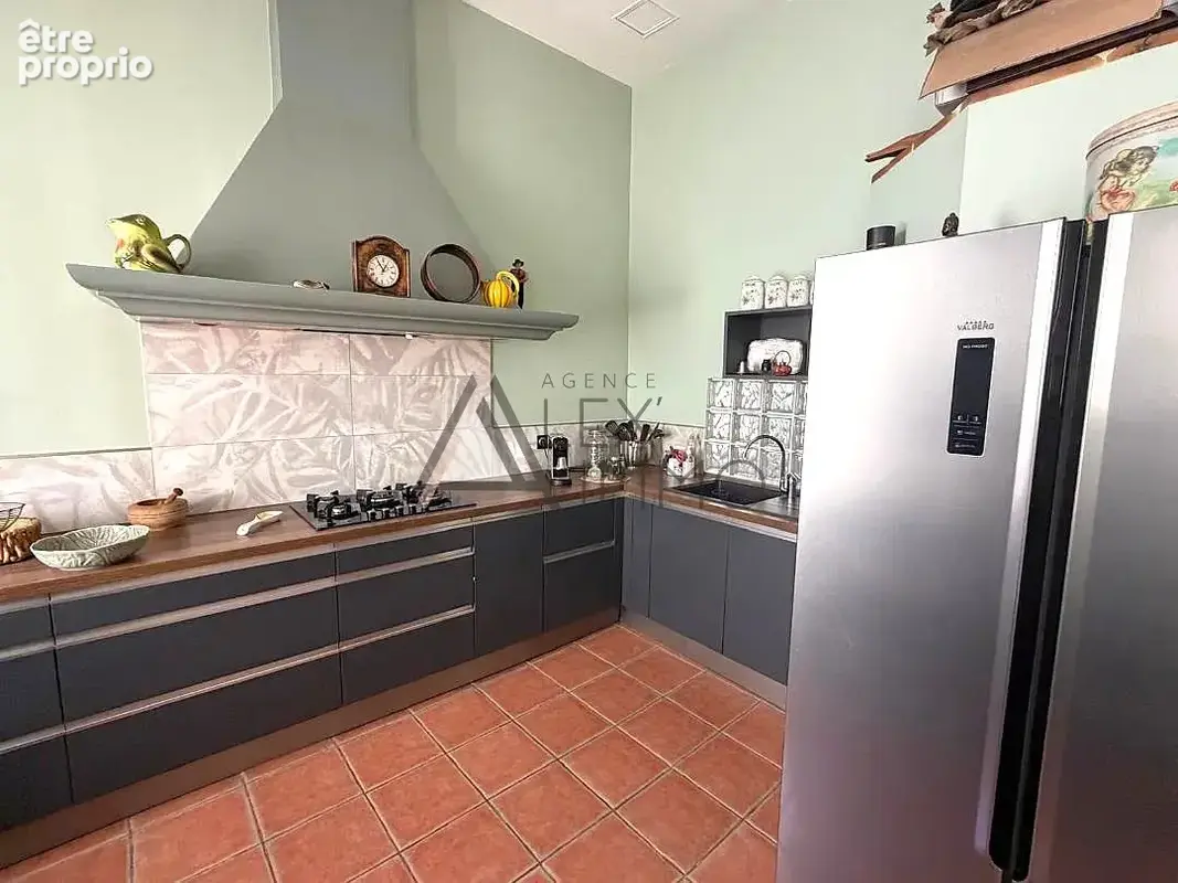  Maison de ville  4 pièces - 143 m 2 - Marseille 4ème - 360 000€ * - photo 2