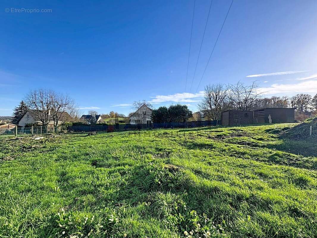 Terrain à CHALANDRY-ELAIRE
