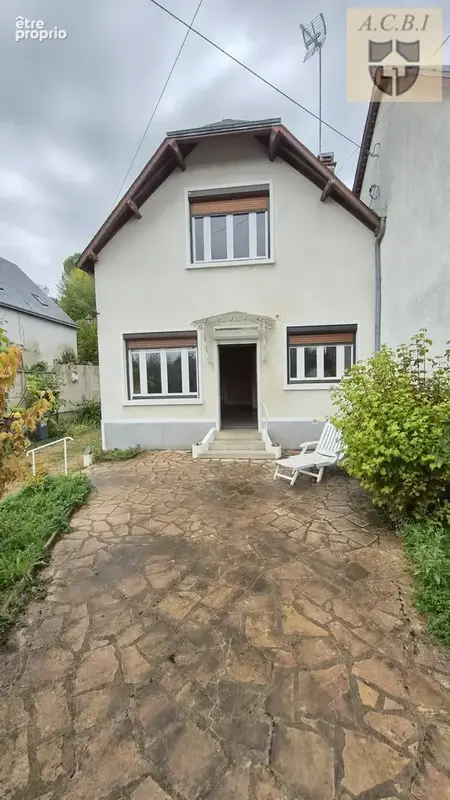 Naveil - maison avec caves troglodytiques, garage et grand terrain - photo 1