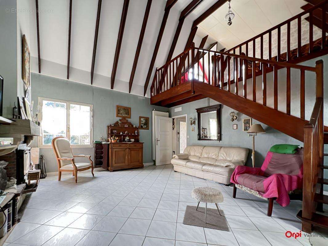  Douceur de vivre à Beaugency : Maison familiale avec véranda, jardin clos & proximité Loire (Tout à Pied) - photo 3