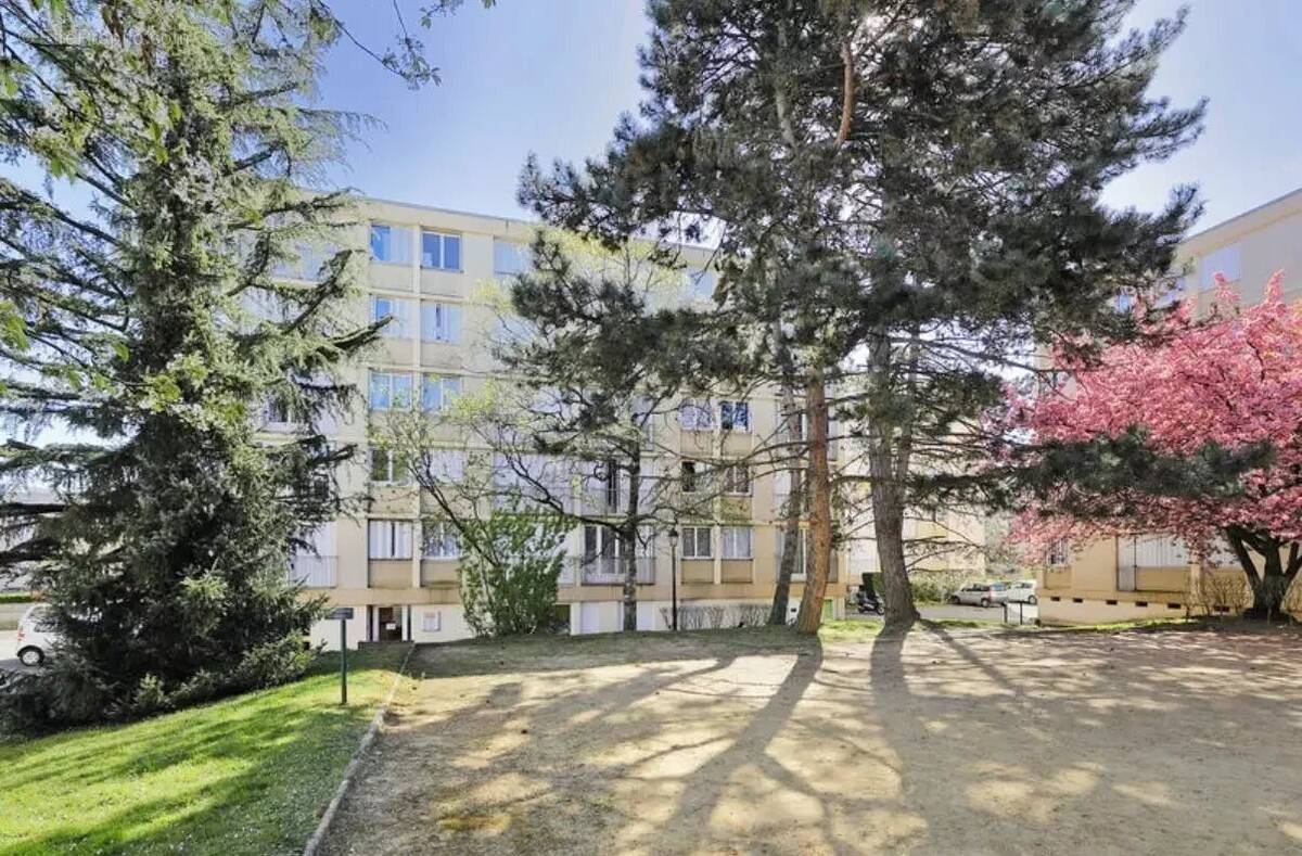 Appartement à LE PLESSIS-TREVISE