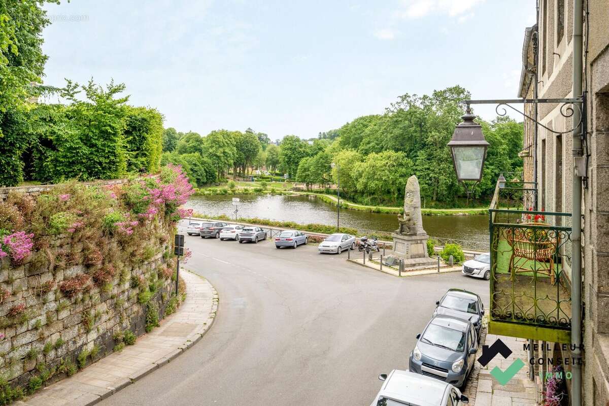 Appartement à QUINTIN