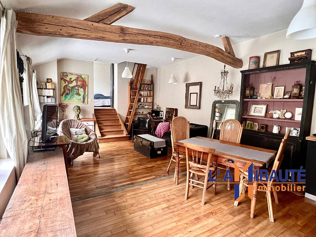 Appartement à HOUILLES