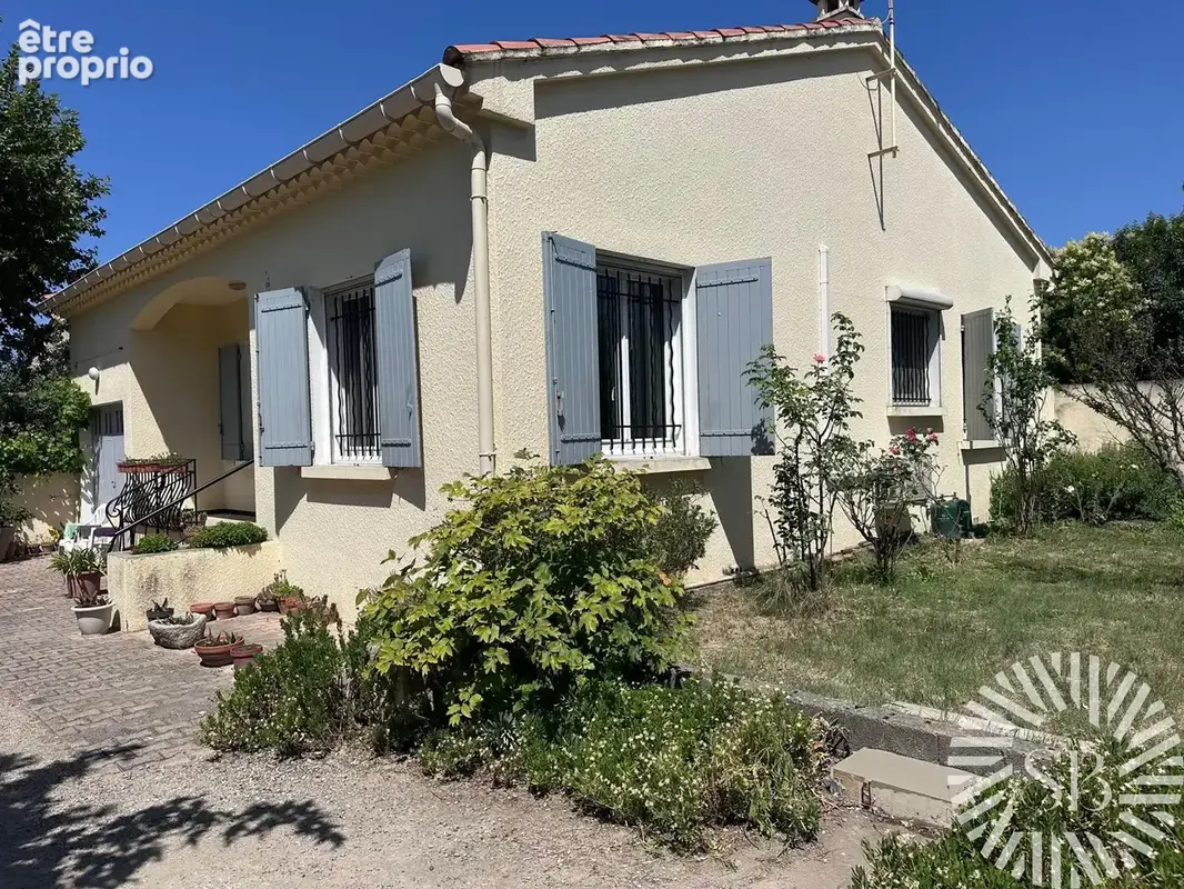 Noves -VENTE AVEC RÉSERVE DU DROIT D’USAGE ET D’HABITATION (la maison reste occupée par la propriétaire) - photo 2