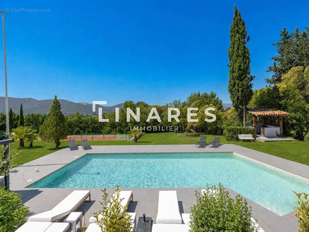 L'ICONIQUE - Villa T6 de 343m² - Dépendance - Piscine - Court de tennis - Terrain de 8000m² - 13420 GEMENOS - photo 4