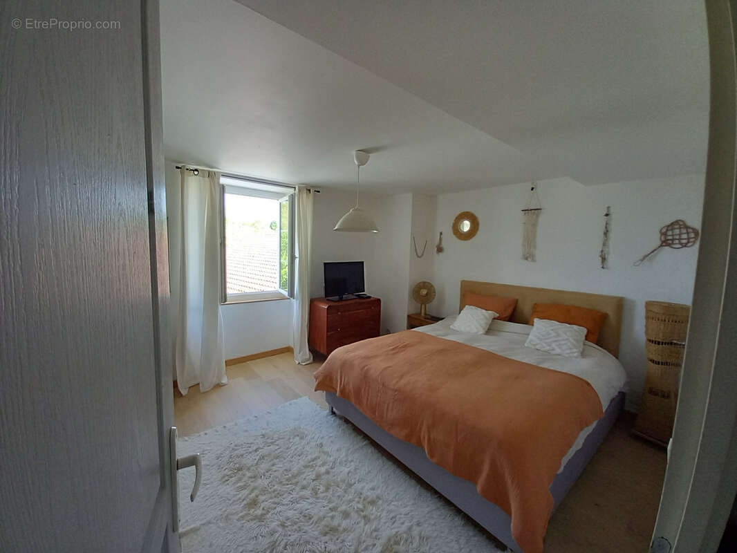 Maison avec 2 logements un T4, unT3 et une dépendance. - photo 10