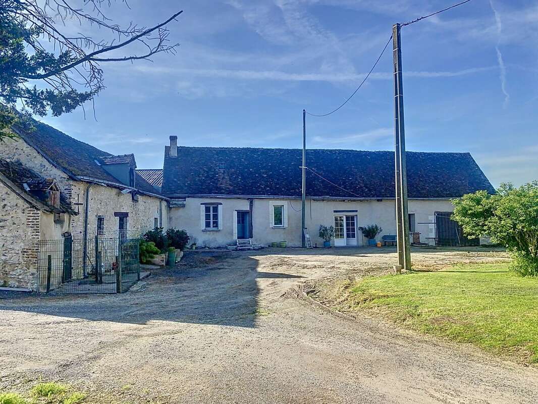 Maison 174 m² à Neuille-Le-Lierre  - photo 2