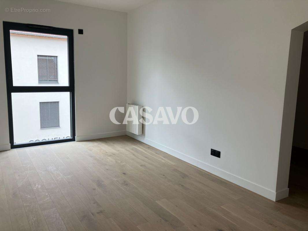 Appartement à LA TOUR-DE-SALVAGNY