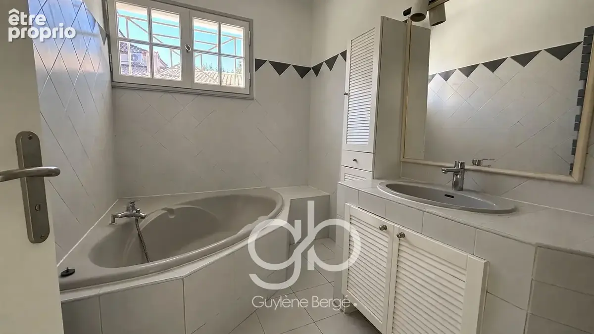 Pérols   Maison familiale atypique avec piscine - photo 9