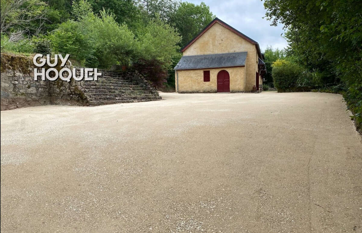 À seulement 2 minutes du Lac des Settons ? Belle maison en pierre rénovée de 201 m² avec terrain et dépendances - photo 13