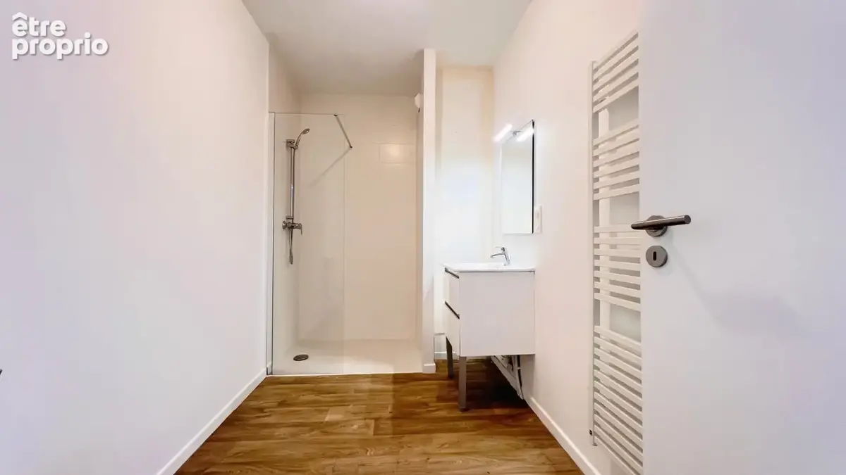 Dpt Finistère (29), à vendre QUIMPER appartement T2 dernier étage de 45 m² habitable - Terrasse - Box - Parking souterrain - photo 8