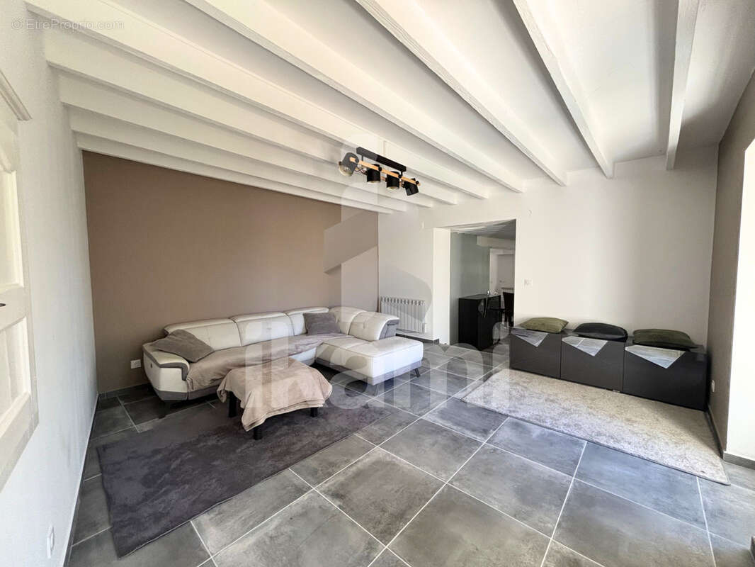 Maison à CHANOS-CURSON