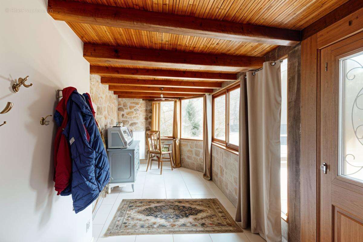Bâtisse atypique 190 m2 prix 280 000 - photo 4