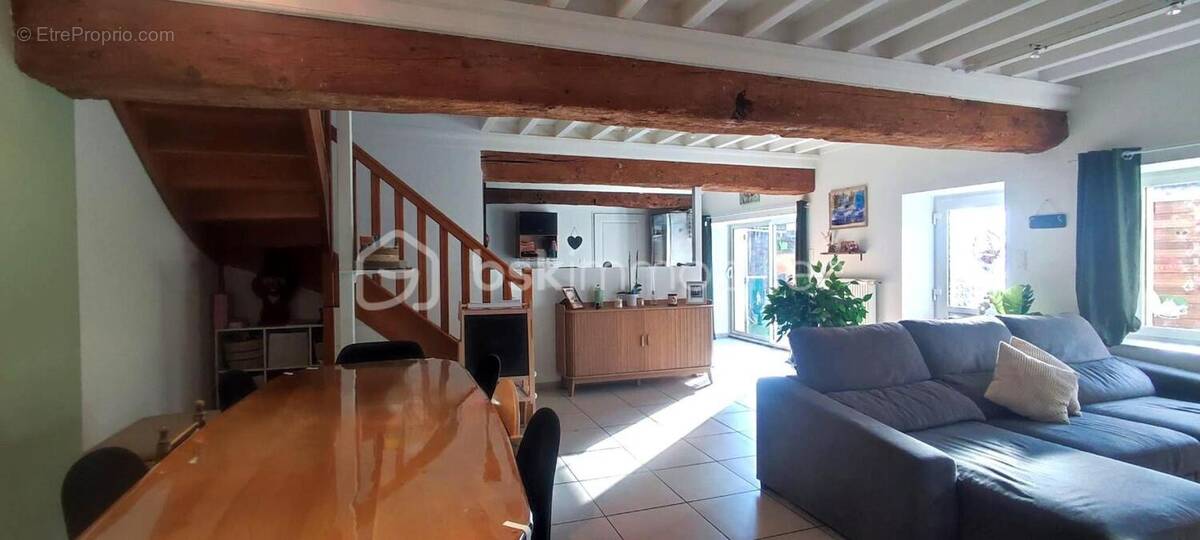 Maison à LA CHAPELLE-DE-GUINCHAY