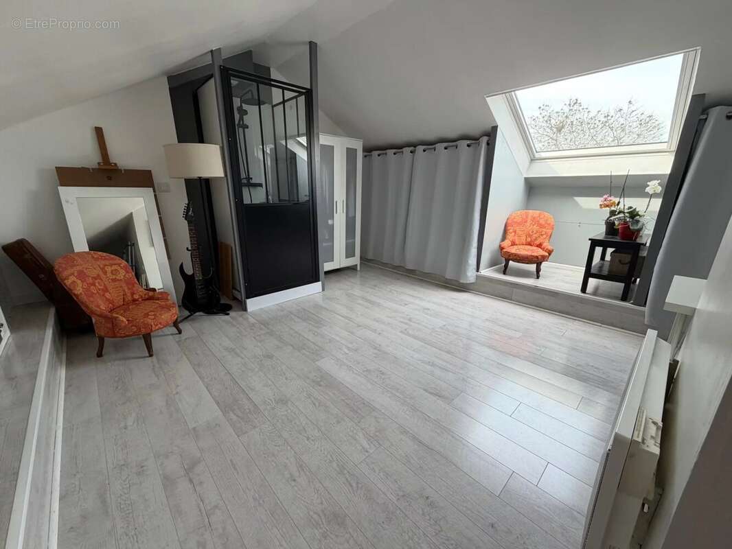 Maison à LE MESNIL-SAINT-DENIS