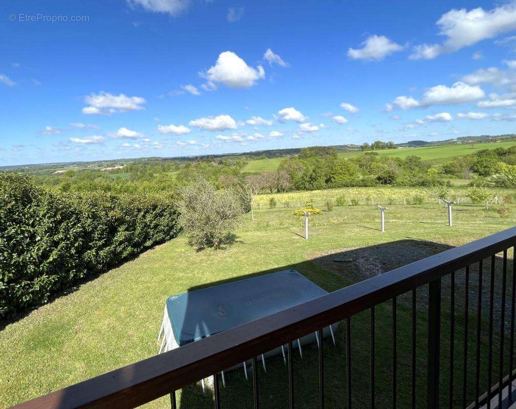 Maison à LES ESSARDS