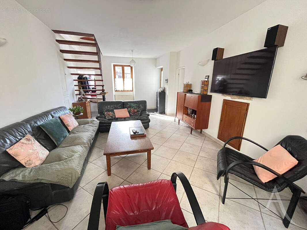 Maison à FOLLAINVILLE-DENNEMONT