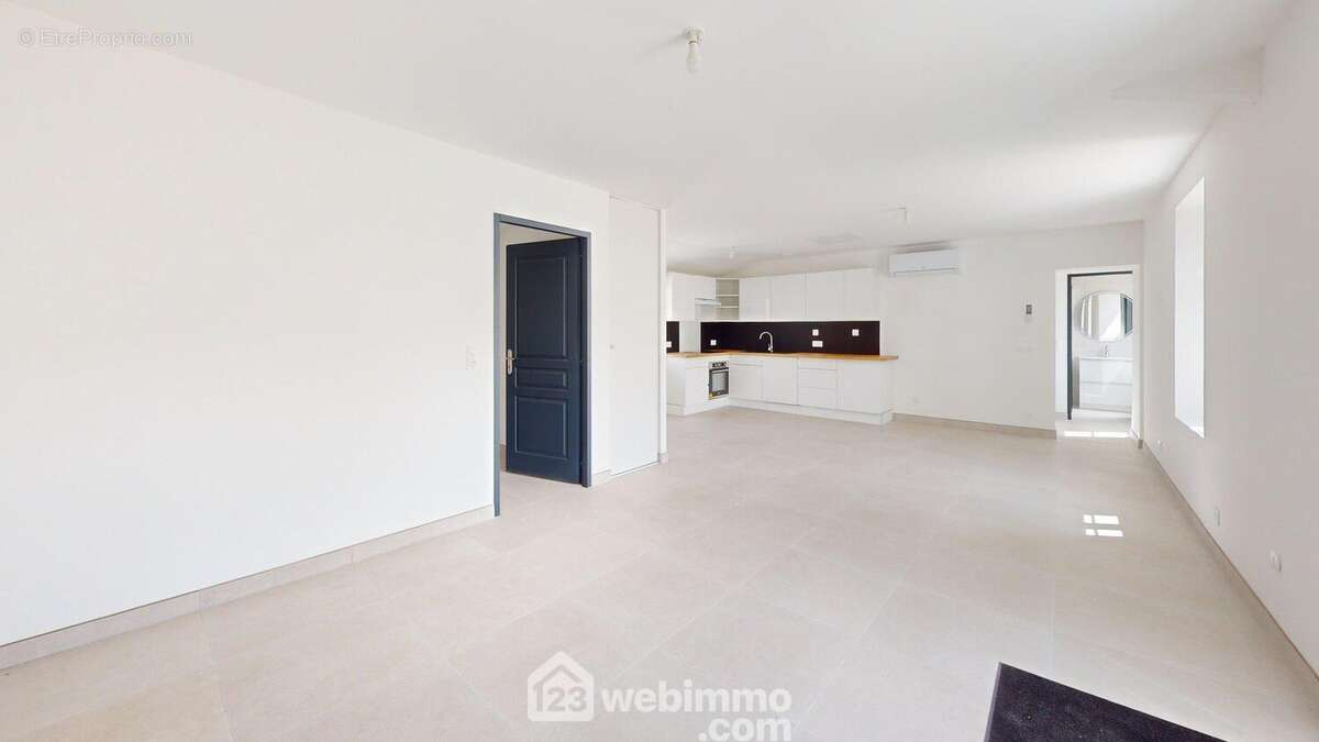 Pièce de vie avec cuisine ouverte - Maison à JARD-SUR-MER