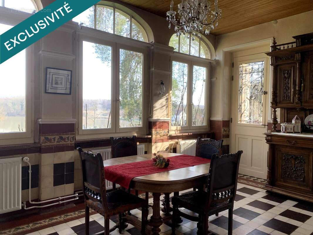 Maison 274 m² à Lons-Le-Saunier  - photo 5