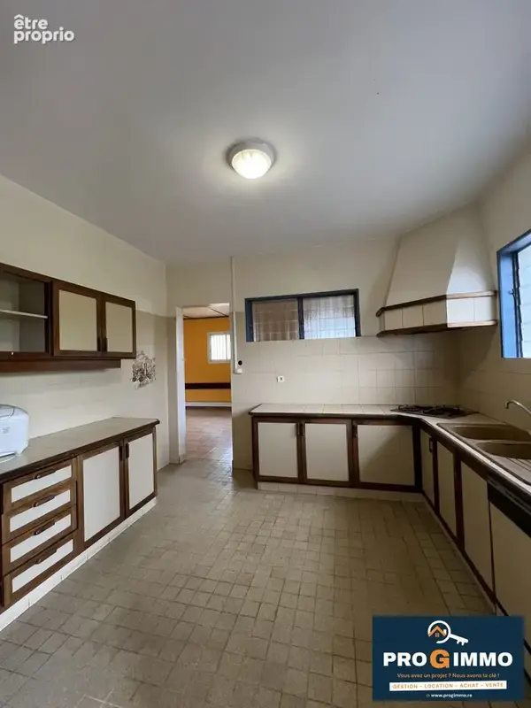 Commerce 1 500 m² à vendre à Saint-Denis (97400) - photo 9