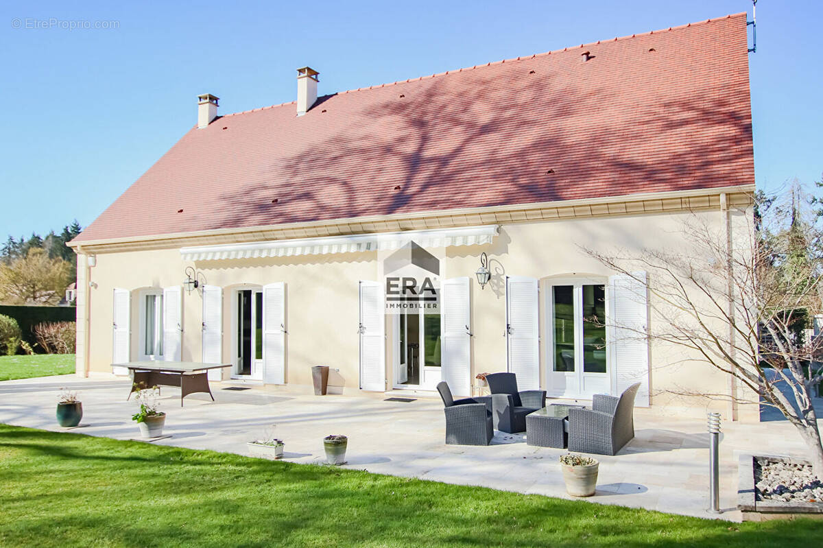 Maison à LE COUDRAY-MONTCEAUX