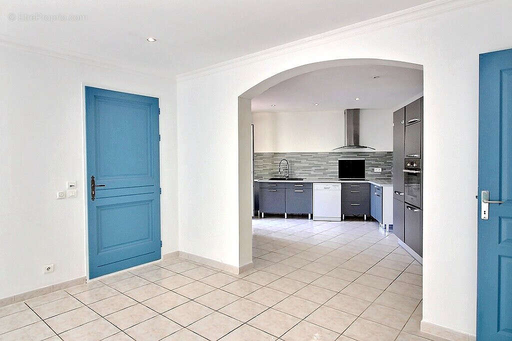 A VENDRE Villa  Venasque proche village sur 1169 m² de terrain clos et arboré. - photo 13