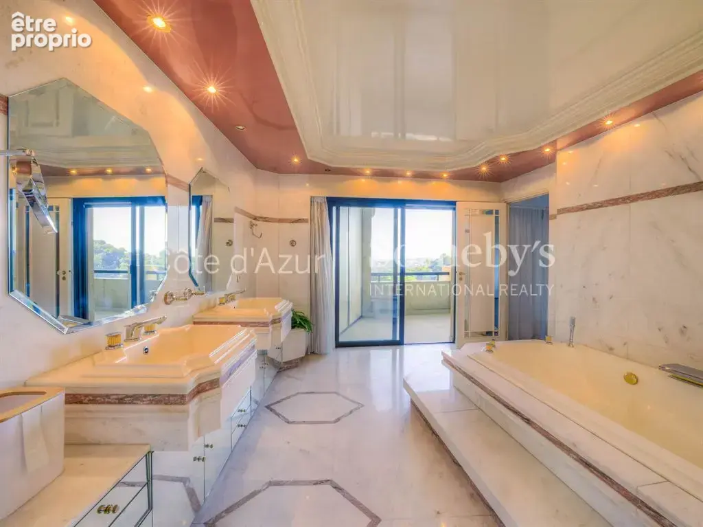 Mougins, grand appartement en dernier étage avec terrasses et vue mer - photo 9