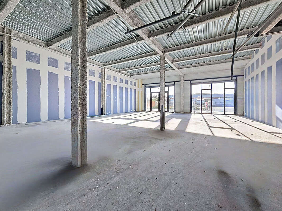 Commerce à LES PONTS-DE-CE