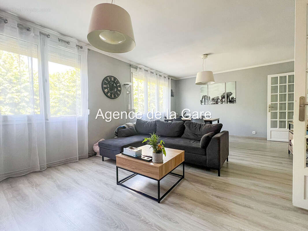 Appartement à HOUILLES