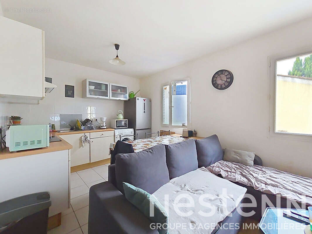 Appartement à MOURIES