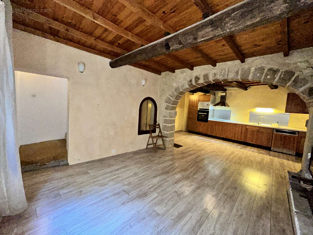 Maison à SAINT-QUENTIN-LA-POTERIE