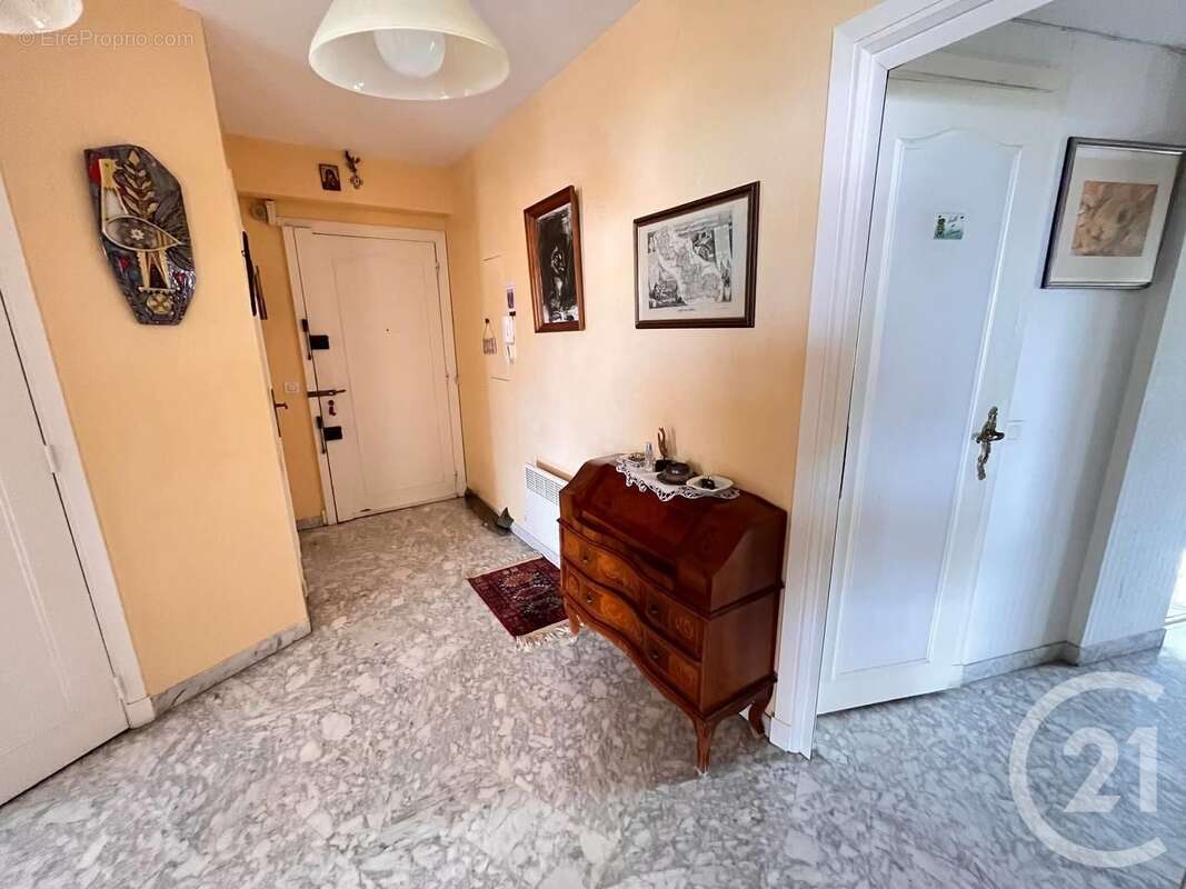 Appartement à ROQUEBRUNE-CAP-MARTIN