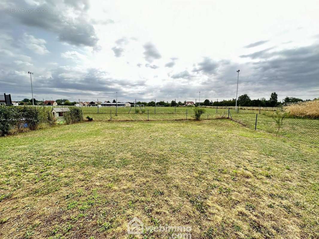 Vous disposez d'un accès sur l'extérieur - Maison à PANCY-COURTECON