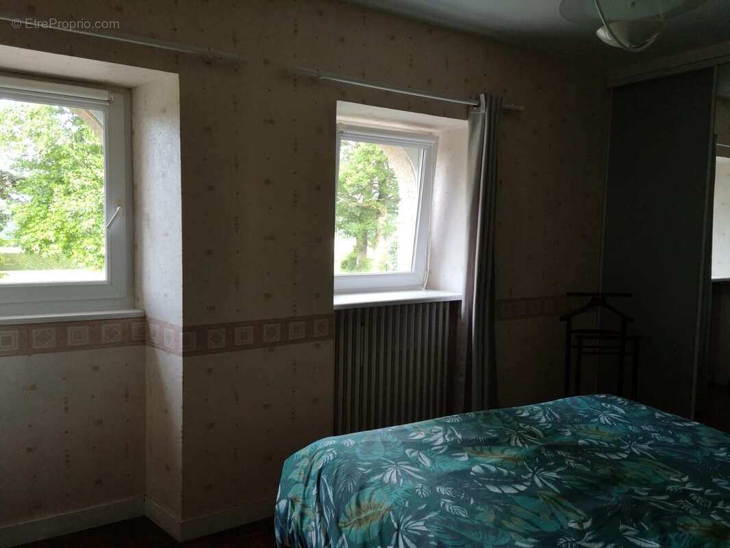 Maison à SAINT-ETIENNE-DU-GUE-DE-L&#039;ISLE