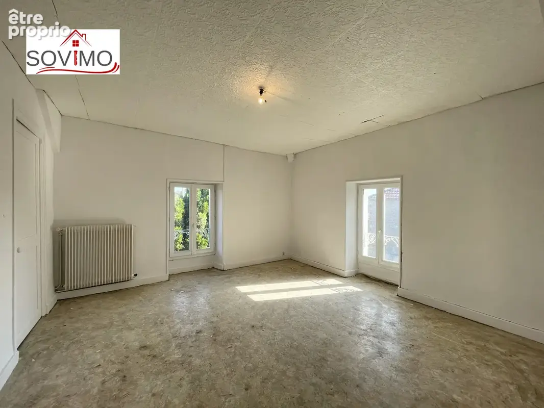 Maison de ville à rénover : jardin, garage et beau potentiel - photo 13