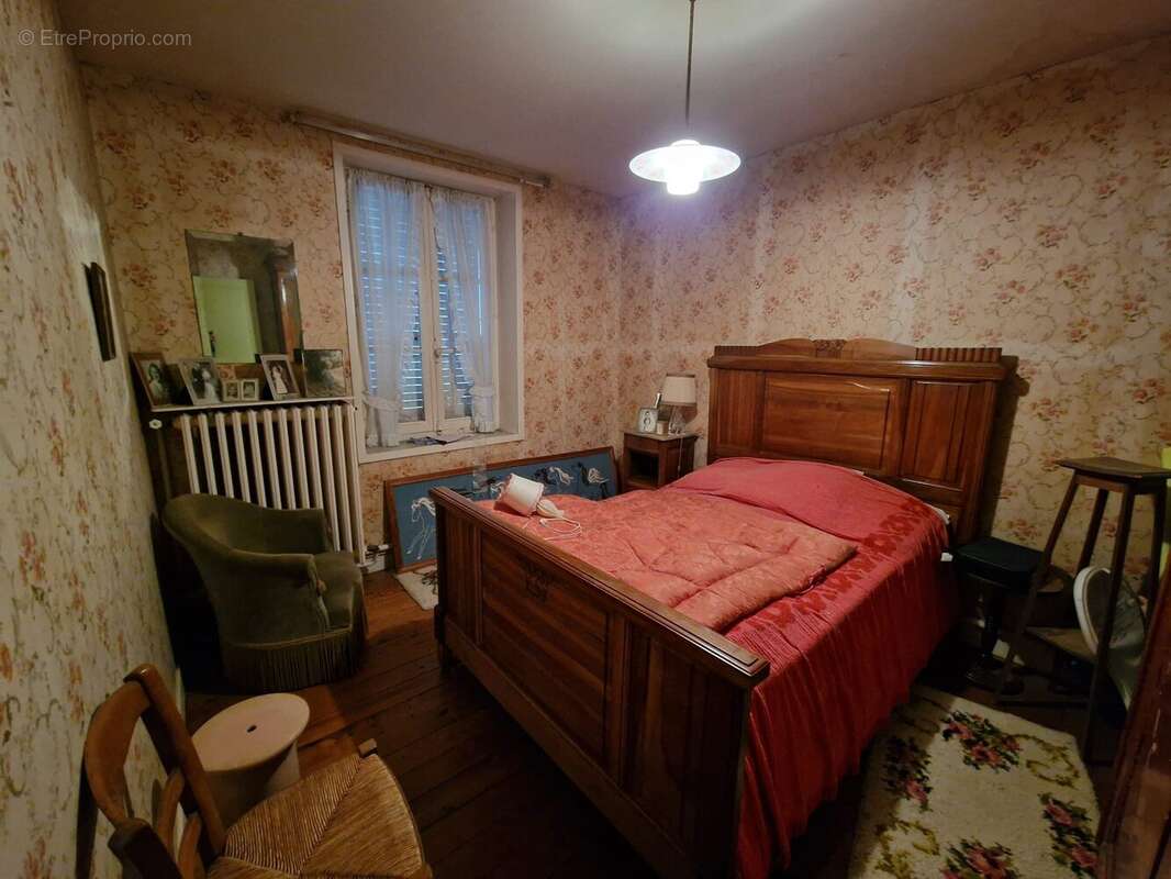 Maison à VILLAINES-LES-ROCHERS