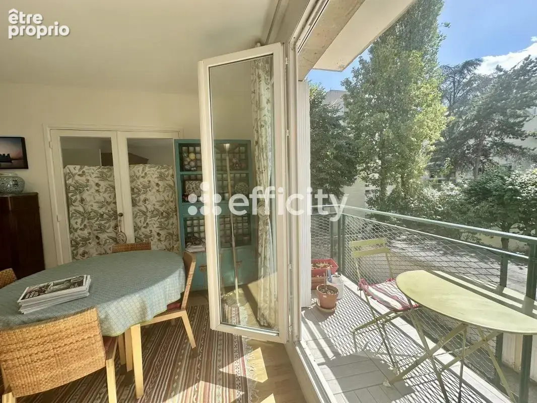Appartement à NEUILLY-SUR-SEINE
