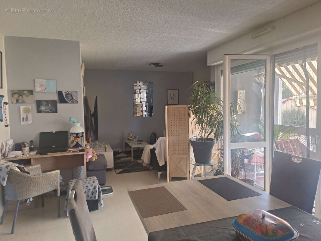 EXCLUSIVITE !!! Le Péage de Roussillon, Appartement 80 m2 habitables environ, avec place de parking et cave. - photo 3