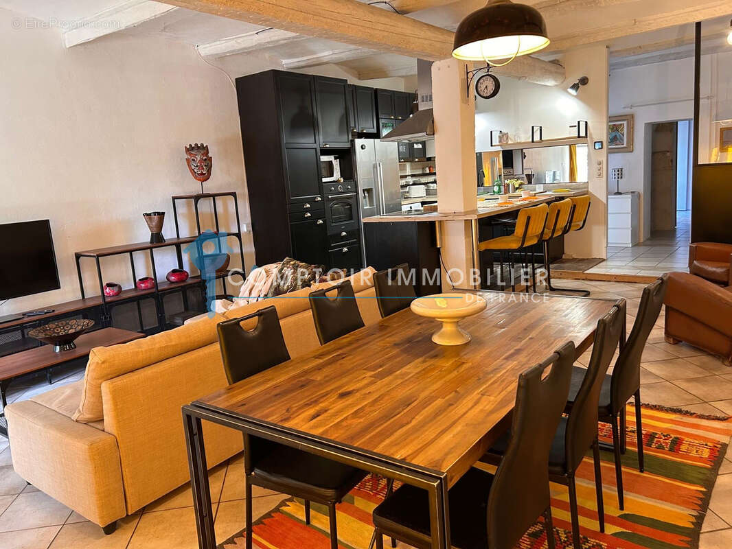 Vergèze 150 m de la gare , en exclusivité Maison de village de 136 m2 hab 5 chambres , piscine - photo 6