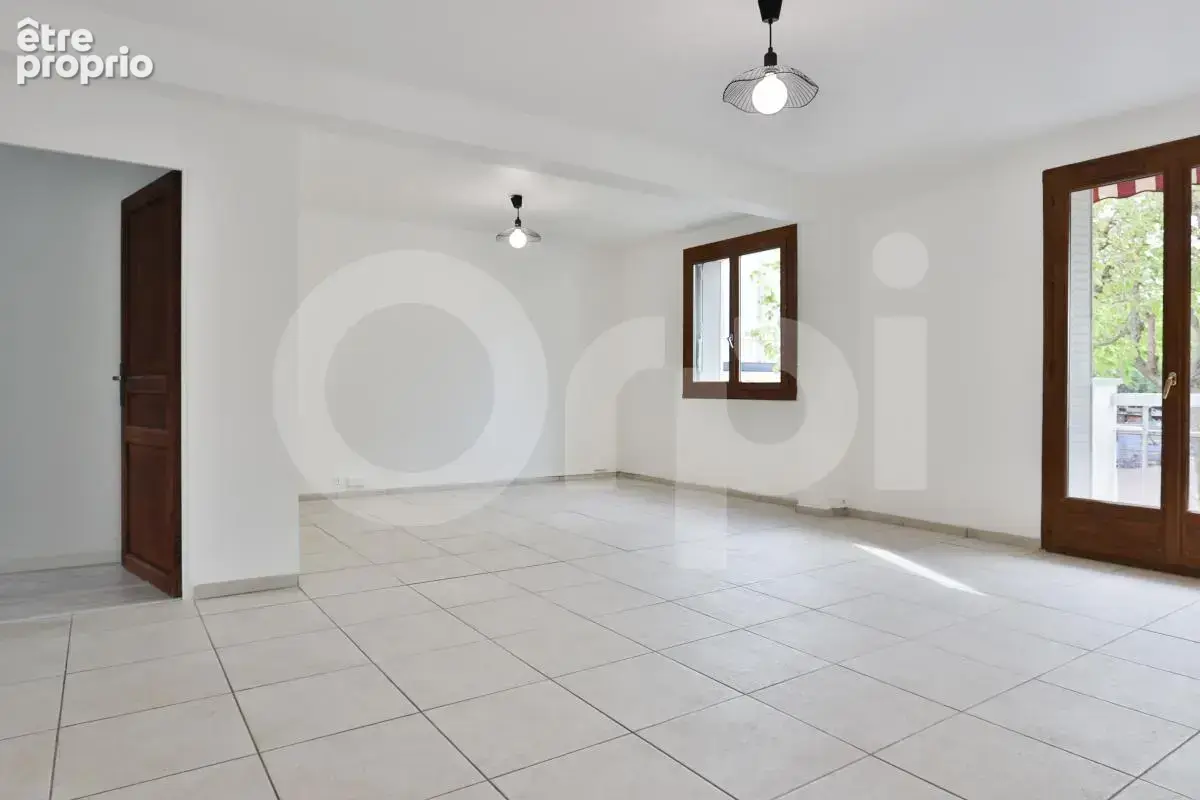 A VENDRE - Appartement entièrement rénové - photo 2