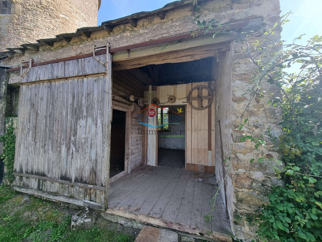 Maison à SAINT-ETIENNE-DE-MONTLUC