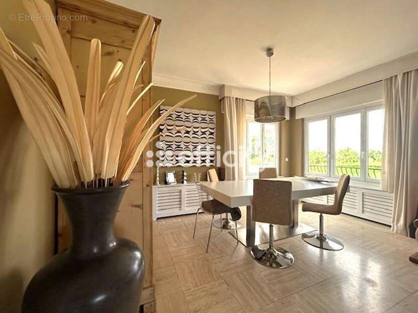 Maison à COMMELLE-VERNAY