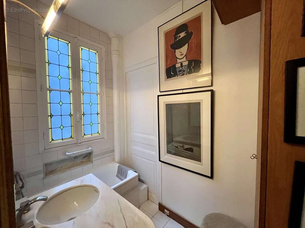 Appartement à PARIS-16E