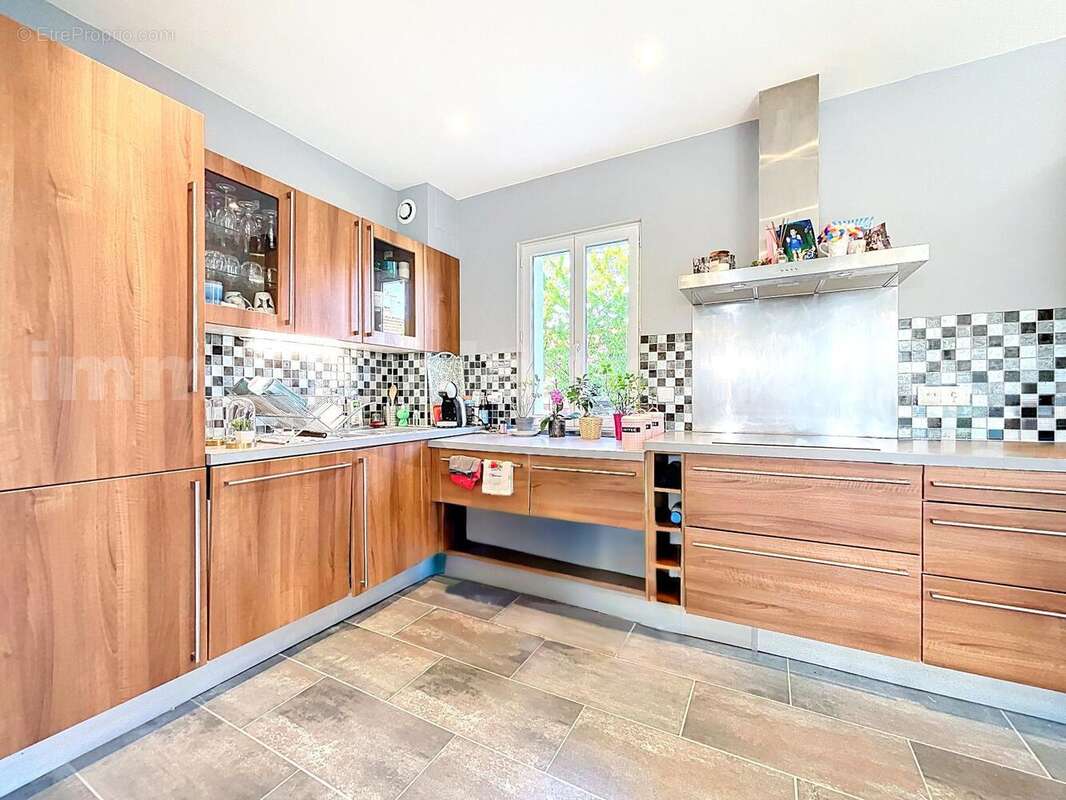 Appartement_T4_Gaillard_belle_superficie_prix_frontière_Suisse_direction_GENEVE_Tram_Ceva_vue_séjour_salon - Maison à GAILLARD